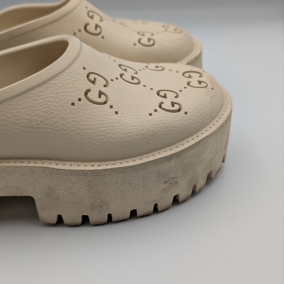 Gucci Cutout Logo Platform Mules 37 / US 7 Rubber GG Slides - Picture 4 of 9